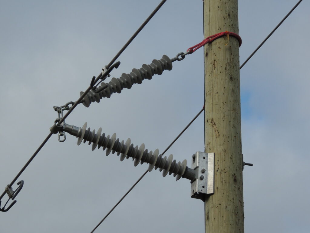 Line post insulator help resist environmental forces