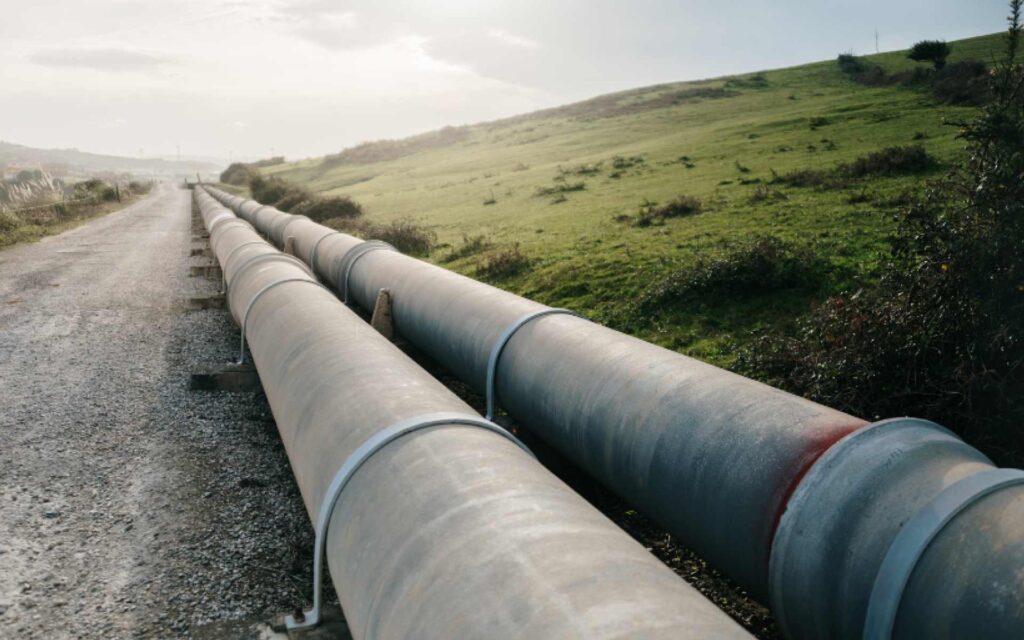 Gas pipelines transporting energy across countries