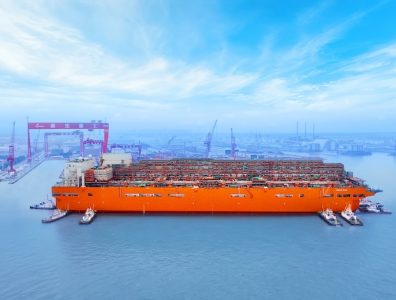 Floating LNG facility