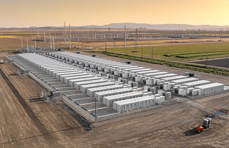 Battery energy storage facility supporting the grid