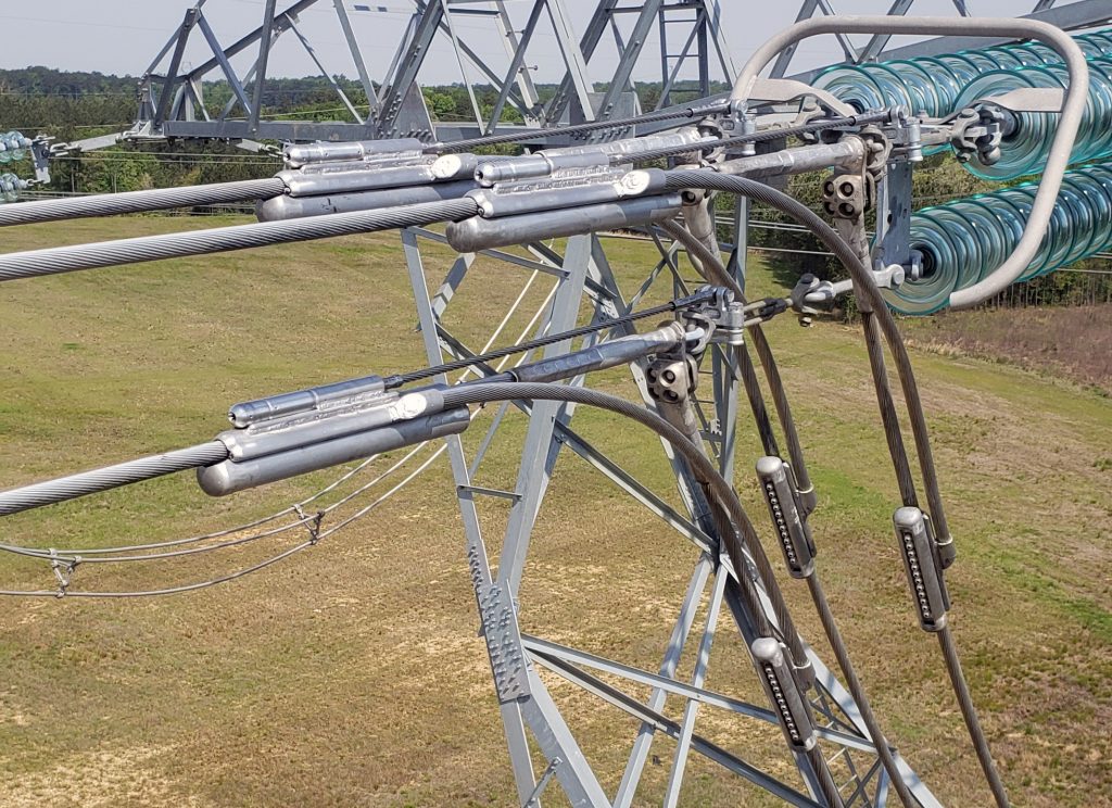 Cable spacers in overhead power lines
